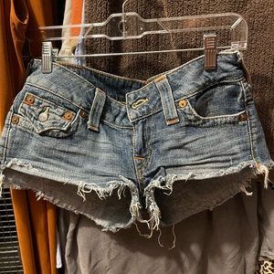 Junior true religion cut off shorts